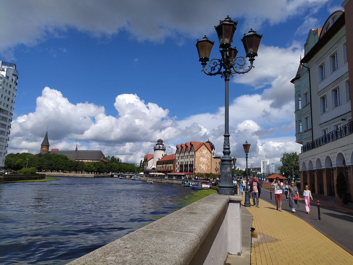 Вид на остров Канта и рыбную деревню (фото автора)  листайте далее