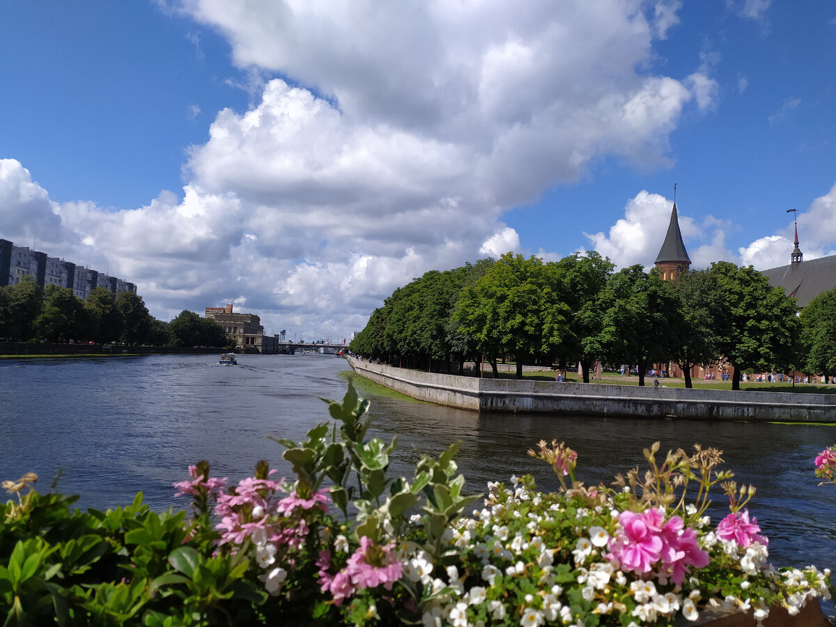 Вид на остров Канта и рыбную деревню (фото автора)  листайте далее