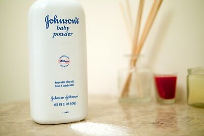    Детская присыпка Johnson & Johnson ©ru.wikipedia.org