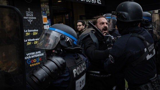    Во Франции больше 100 человек задержаны на акциях против пенсионной реформы Анна Белая