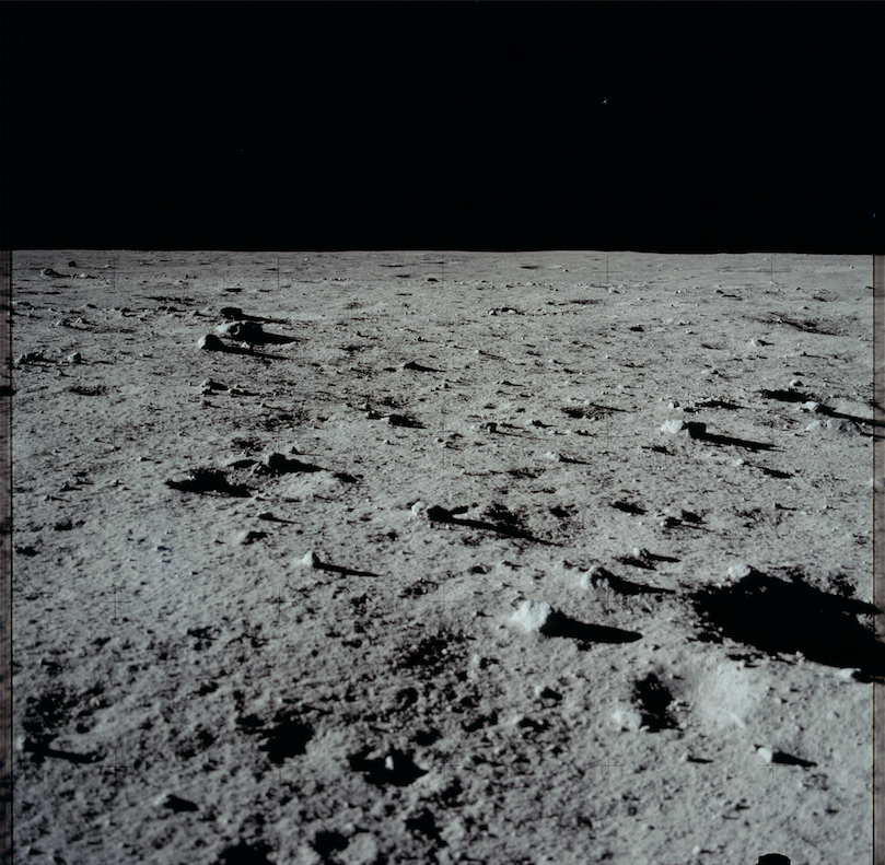 Снимок AS-11-40-5938 из фотоальбома "Аполлон-11
