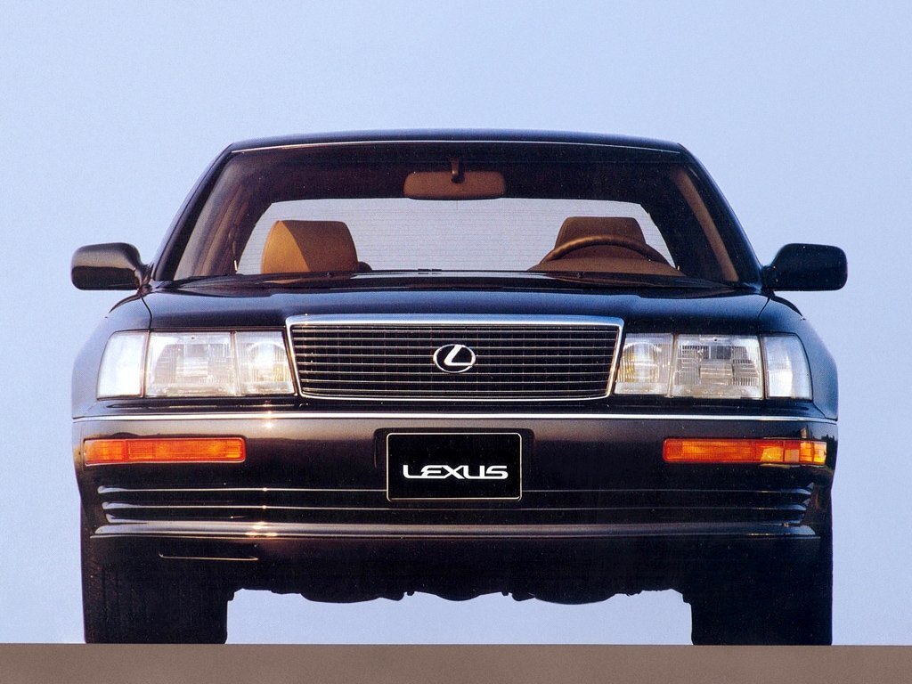 Lexus LS • 1 поколение (XF10) • 1989–1994  Представительский седан Lexus LS 400 стал первой моделью вновь созданной марки корпорации «Тойота».