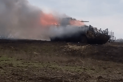    Опубликовано видео с пылающим БТР «Буцефал» ВСУ ©Военкоры Русской Весны