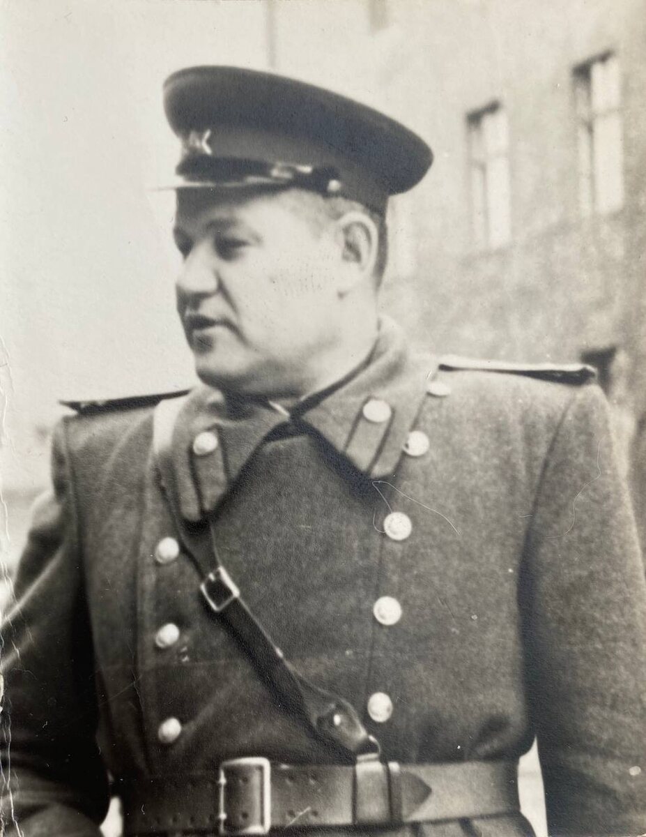 Леонов Алексей