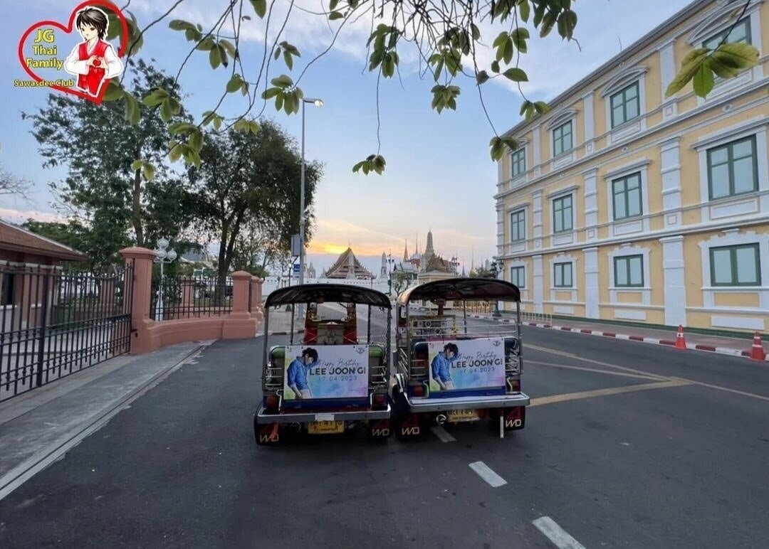 Подарки актеру Ли Джун Ги. Фото из открытых источников.