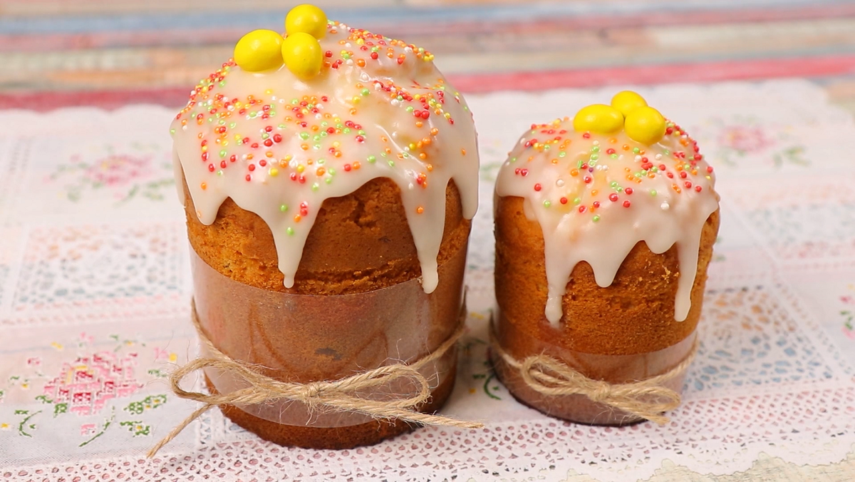Кулич без дрожжей. 2 кулича крупный план. Кулич без дрожжей и яиц. Кулич без дрожжей и яиц. Домашние куличи фото.