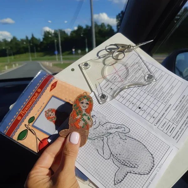 Фото: Рукоделие в УСАДЬБУШКЕ. За шесть часов пути вышита половина