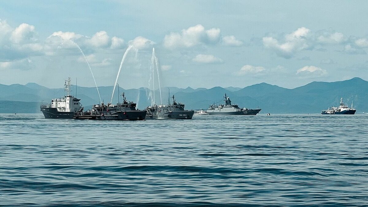     Корабли Балтийской военной-морской базы планируют провести ракетные и артиллерийские стрельбы по условным целям противника в воде и в воздухе в ходе учений, которые начались в Калининградской области. Об этом сообщает Балтфлот.