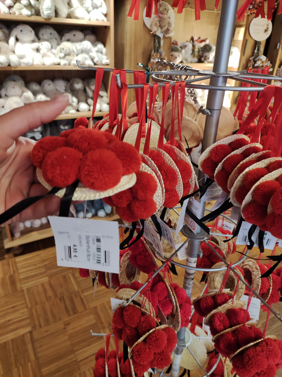 Я не удержалась и купила такой сувенир