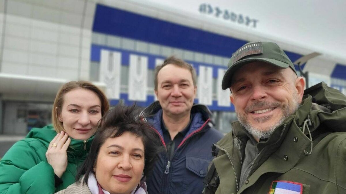     Депутат Госдумы от Хакасии Сергей Сокол прилетел в республику с зоны проведения спецоперации. Политика не было в Хакасии полгода.