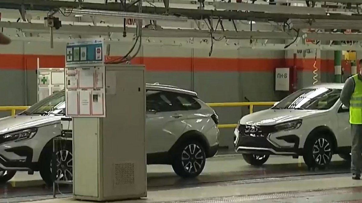     С конвейера "АвтоВАЗа" сошла партия Lada Vesta NG в максимально оснащённой комплектации "Техно"