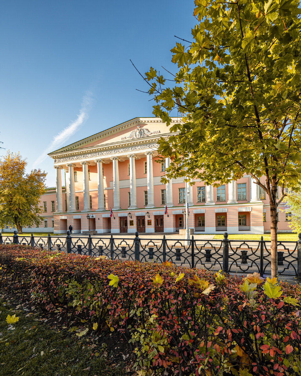 Ново-Екатерининская больница со стороны Страстного бульвара