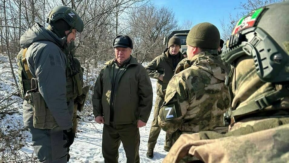     Президент России Владимир Путин попросил губернатора Ростовской области Василия Голубева оказать помощь всем категориям военнослужащих, говорится на сайте Кремля.