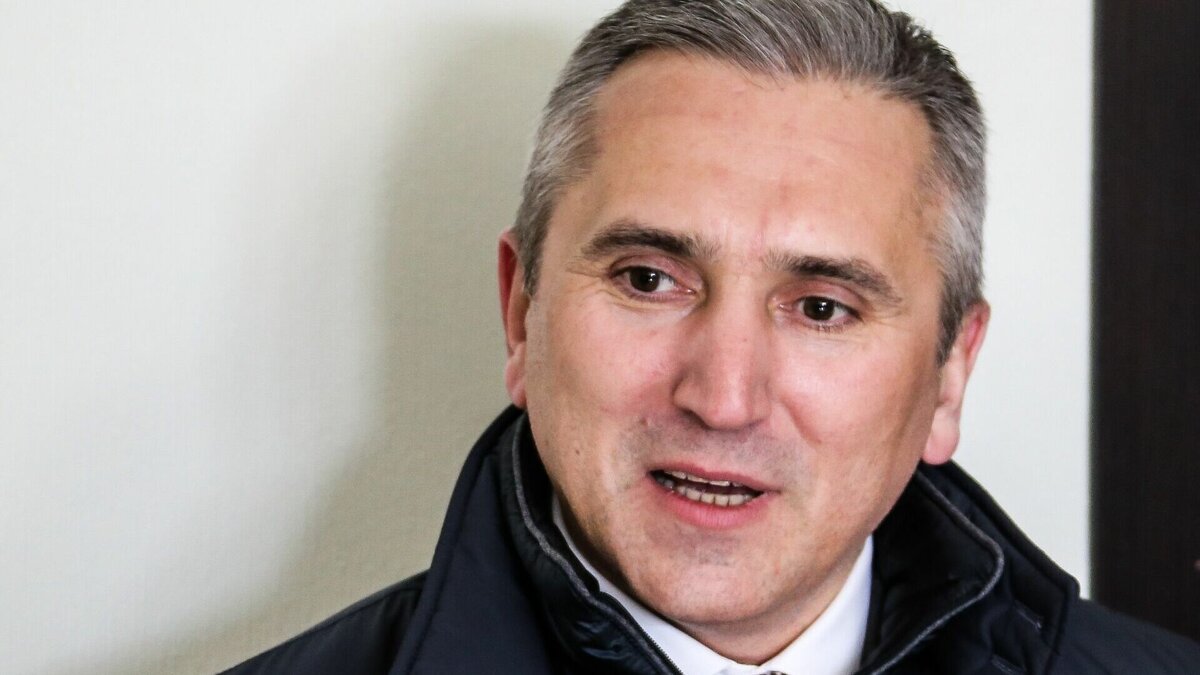     Губернатор поздравил земляков с праздником 1 мая. В поздравлении, опубликованном на сайте ОГВ Тюменской области, глава региона подчеркнул, что давно известный лозунг «Мир! Труд! Май!» приобрёл особый смысл в наше непростое время.