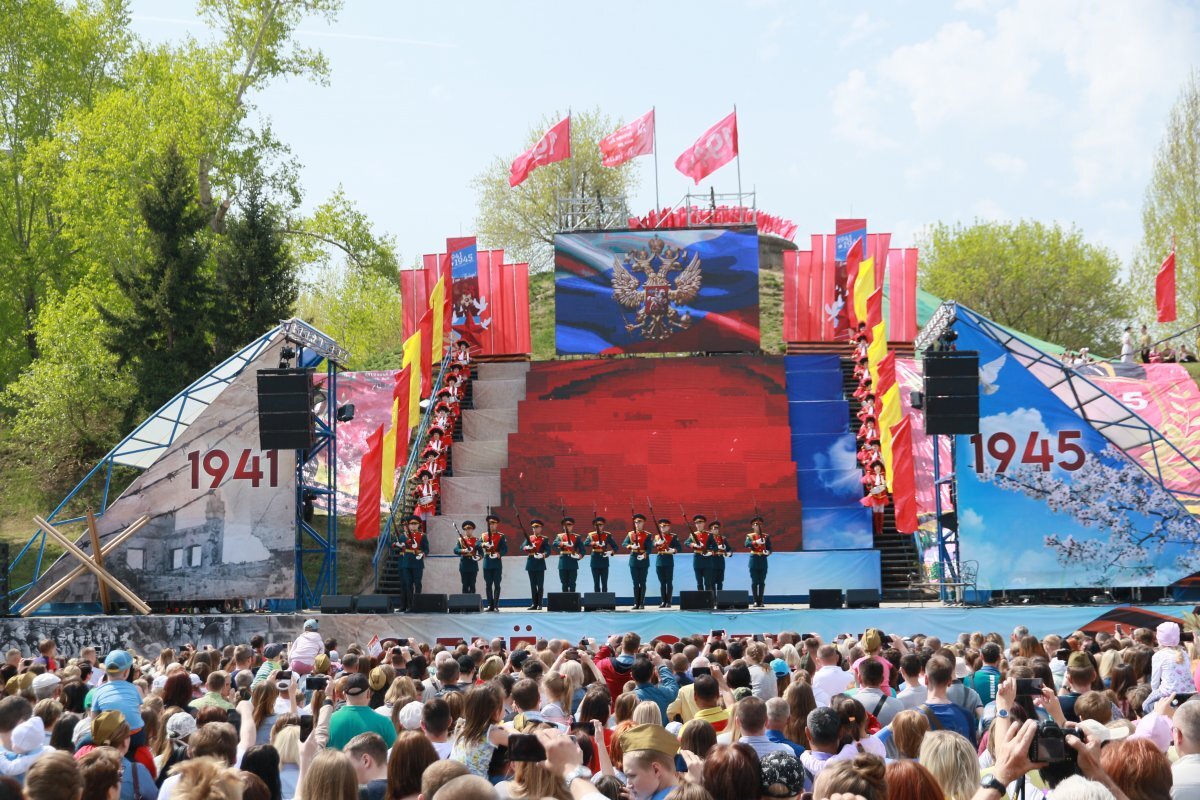    Праздничные мероприятия на площади Сахарова