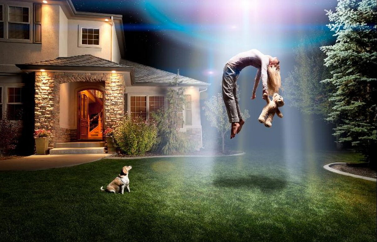 Девушка попросту исчезла.
Источник фото: http://pics2.pokazuha.ru/p201/4/9/10950906i94.jpg