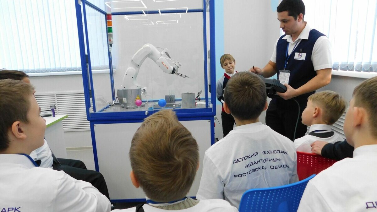     Члены рабочей группы по вопросам СВО внесли в Госдуму РФ новый законопроект, согласно которому детей всех участников спецоперации будут зачислять в детсады, летние лагеря и школы вне очереди. Такую меру поддержки смогут получить и жители Приморья.