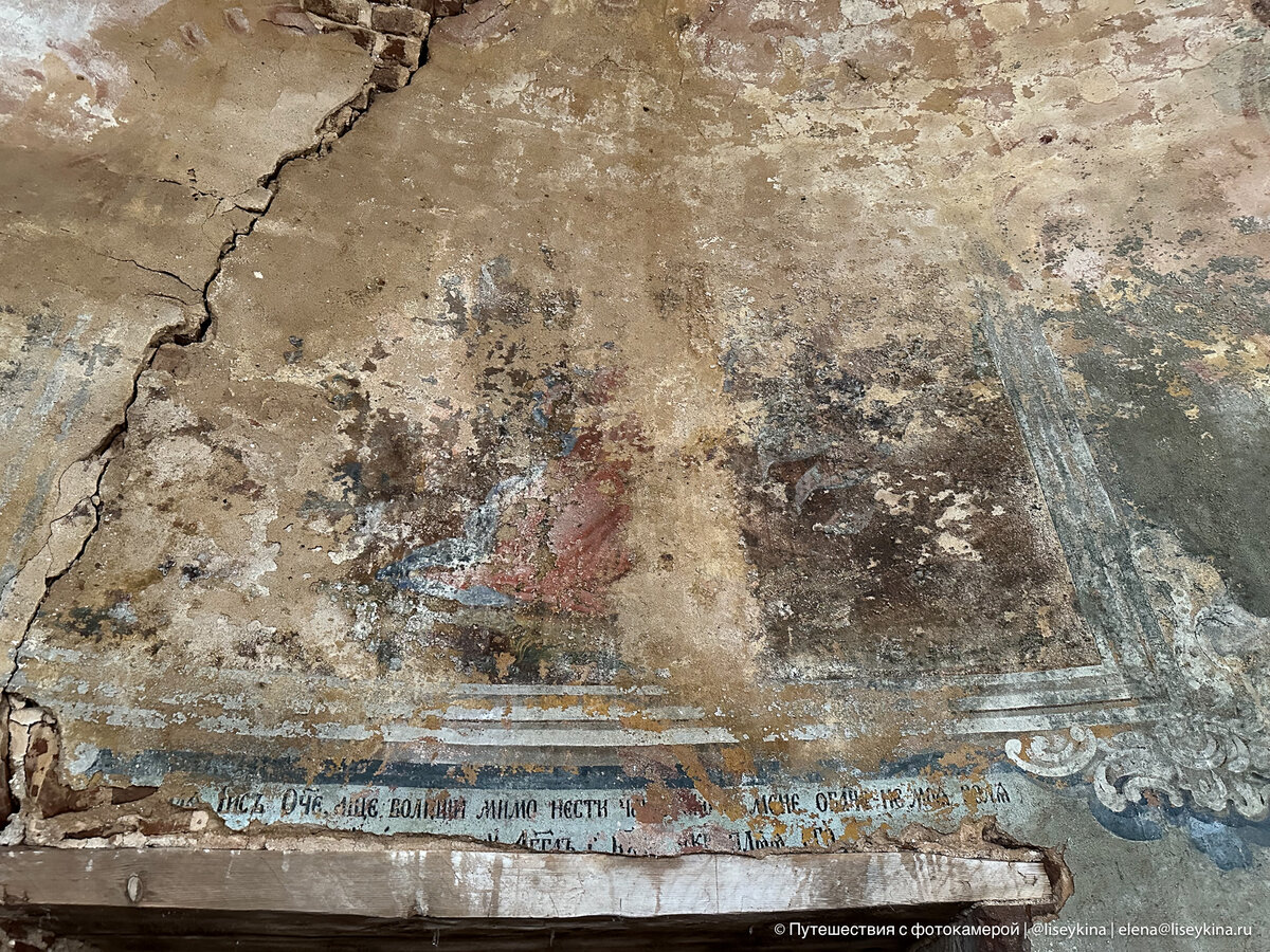 Зашла внутрь заброшенного храма и замерла в восхищении | Путешествия с ...