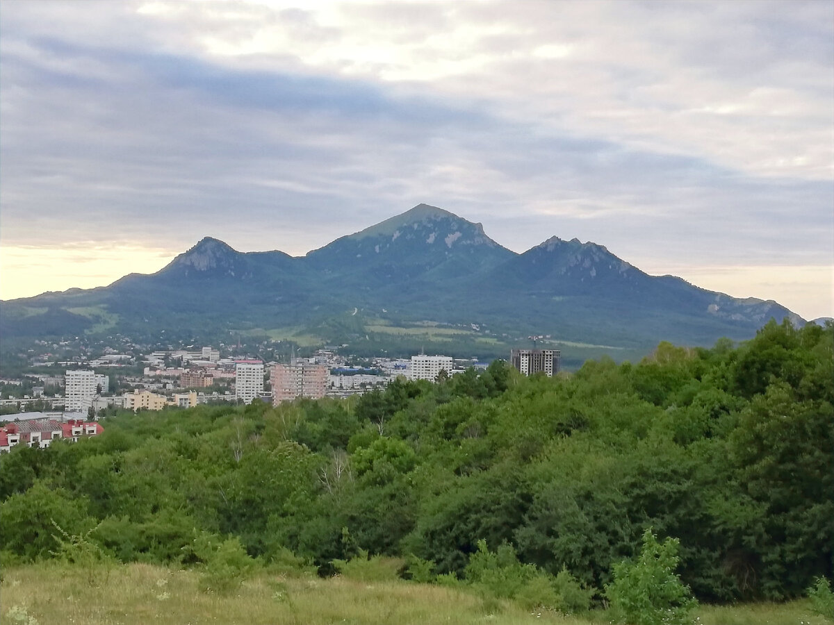 Гора Бештау. Вид с горы Машук. Фото из коллекции "Водяного общества".