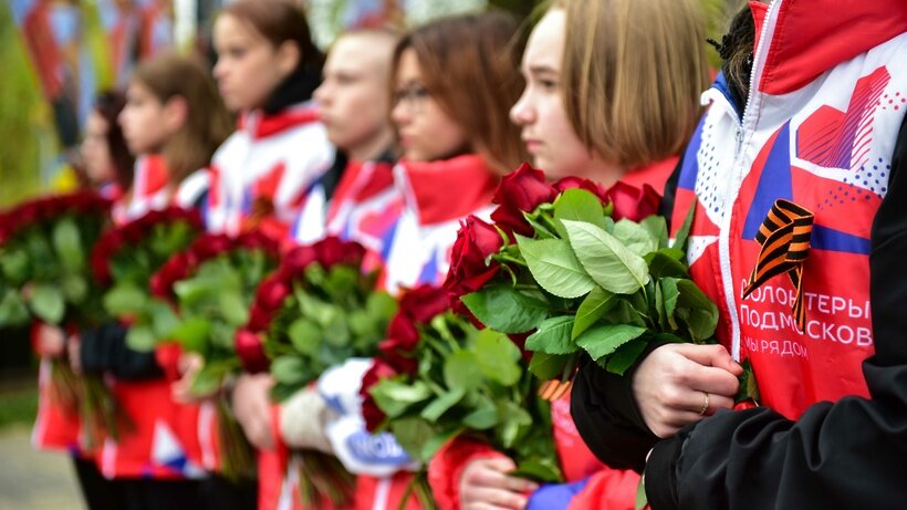    Церемония возложения цветов к памятнику «Родина помнит в химкинском сквере имени Марии Рубцовой в преддверии Дня Победы © Пресс-служба администрации г.о. Химки