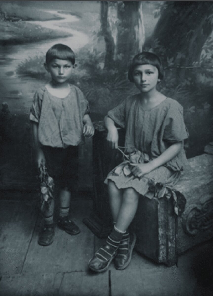 Гайша с младшим братом Исмагилом. Уфа, 1925 г.