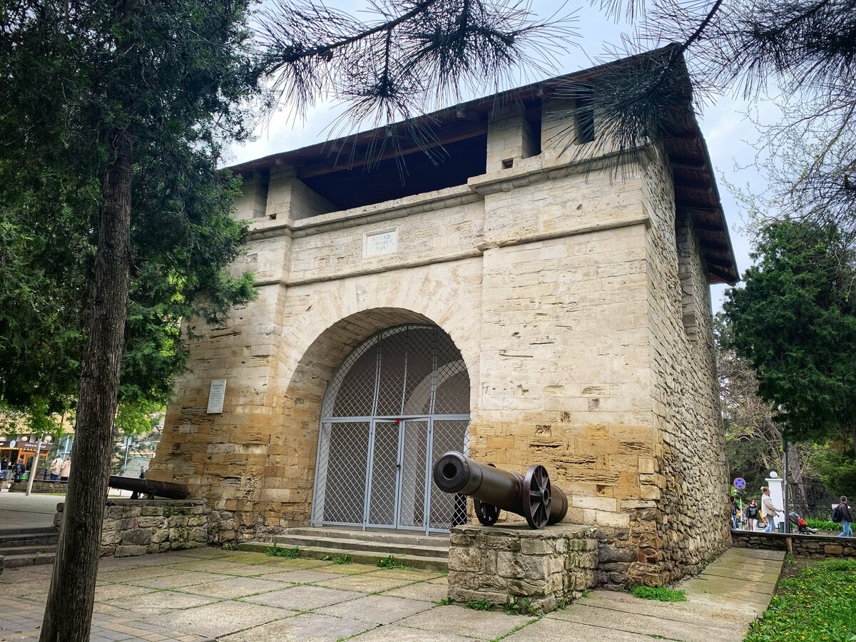 Самое известное наследие средневековья на территории Анапы: входные ворота турецкой крепости