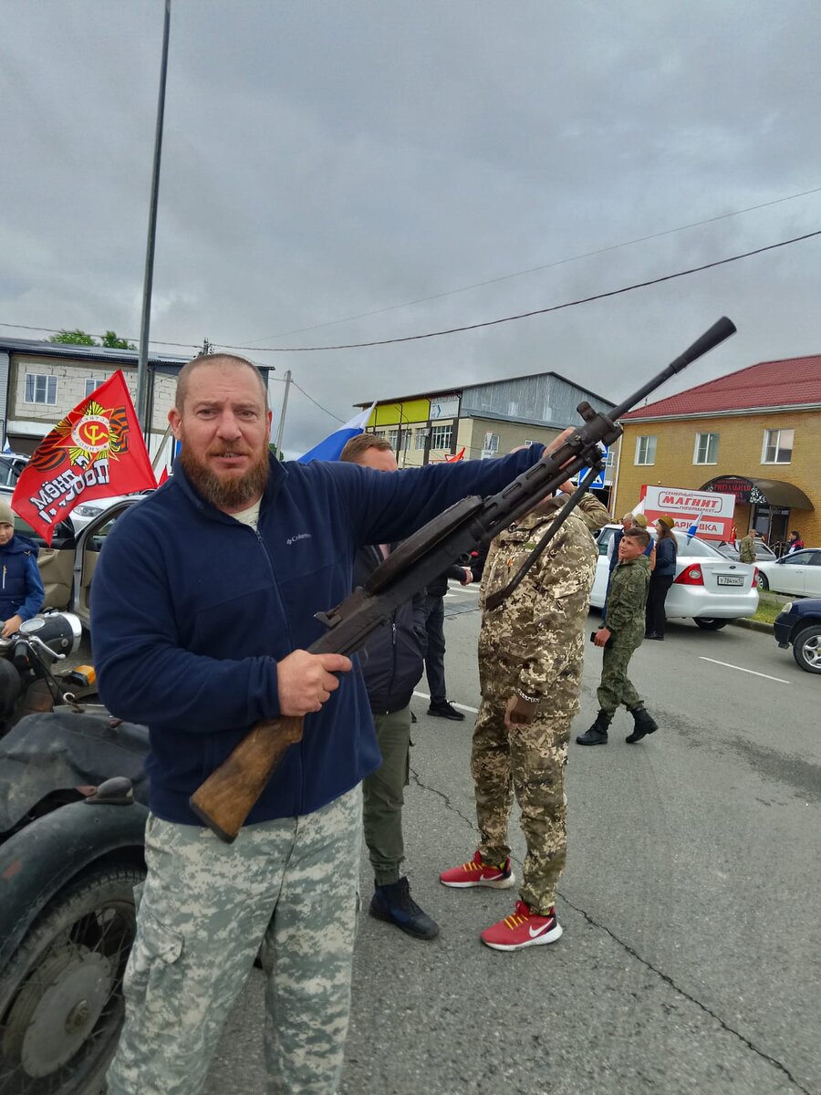 Мой брат и соратник по гуманитарке Захарыч.