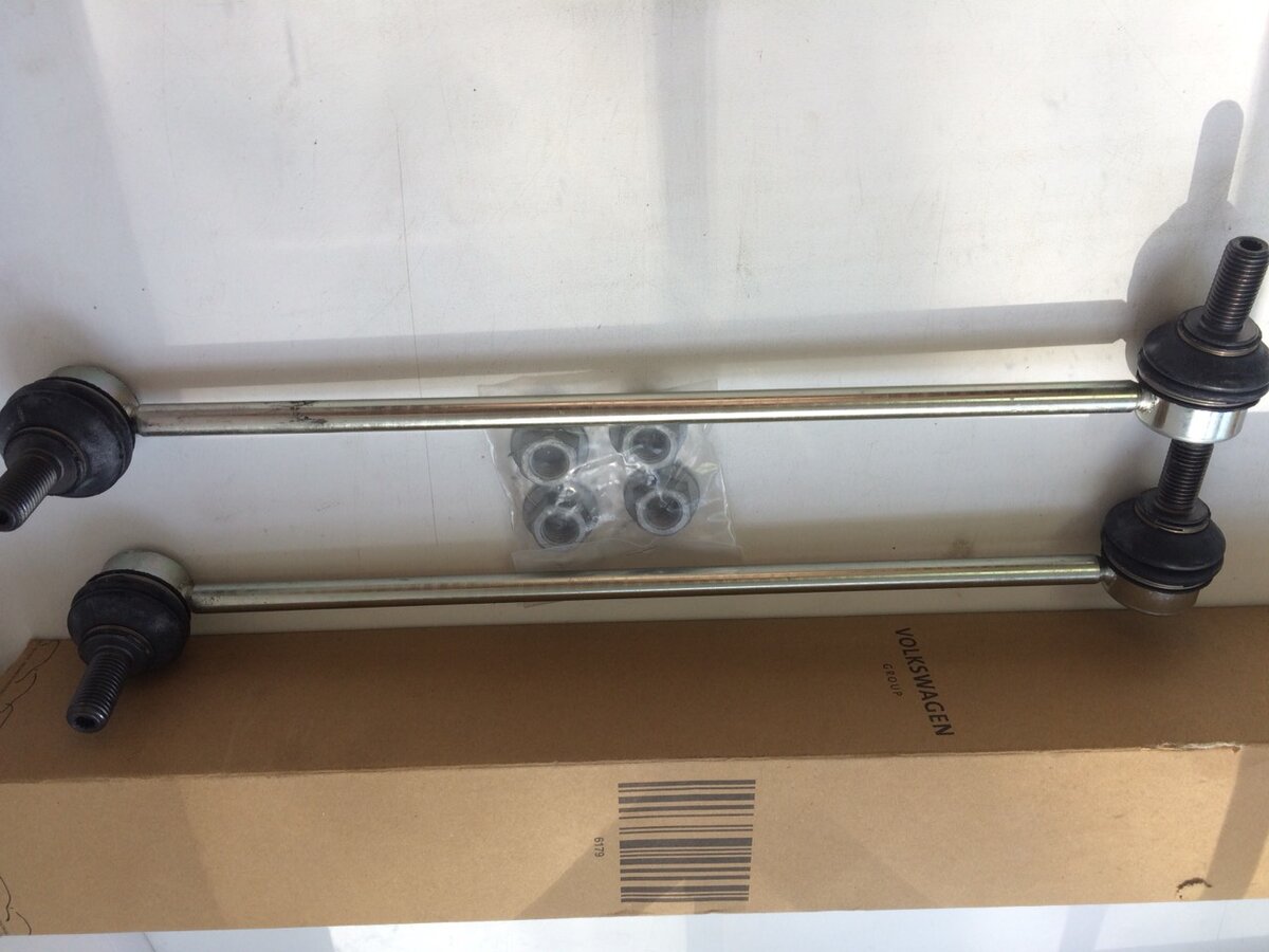 Оригинальные стойки переднего стабилизатора 1K0498315A (старый номер 1K0498315)