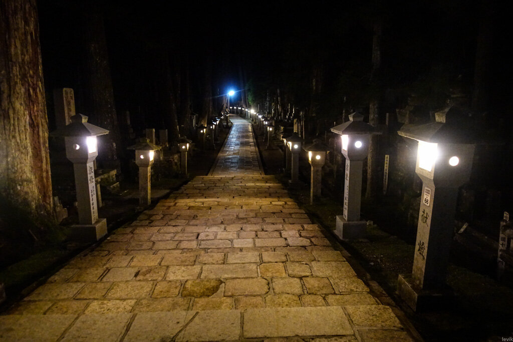 Вот собственно и само кладбище.
