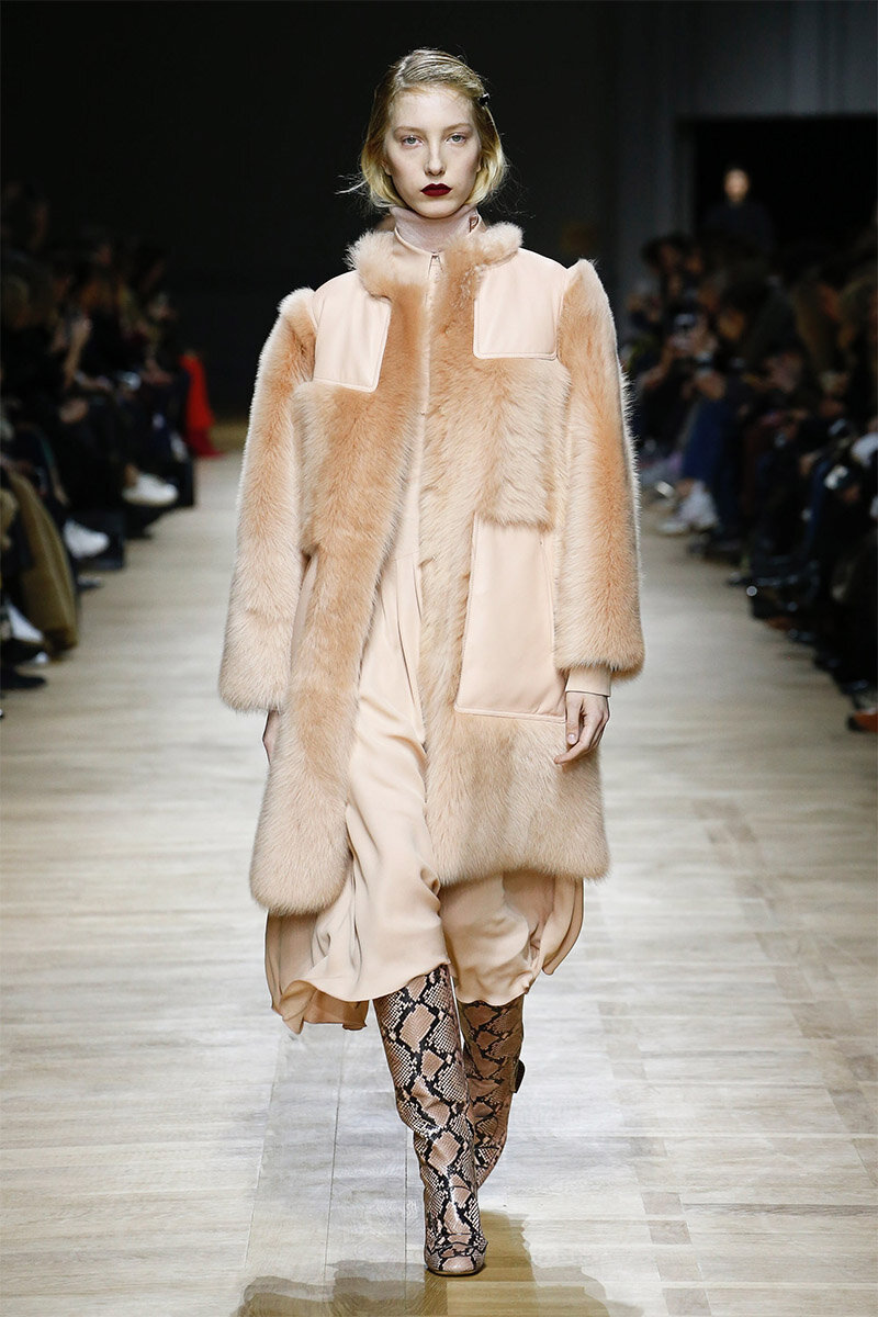 Модные шубы 2024. Шуба осень зима 2015. Модные шубы. Осенняя шубка. Шуба alena akhmadullina.