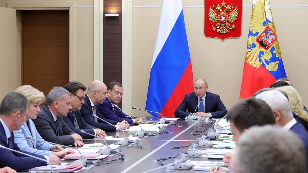 Владимир Путин на совещании с членами правительства РФ. Фото: РИА Новости/Михаил Климентьев