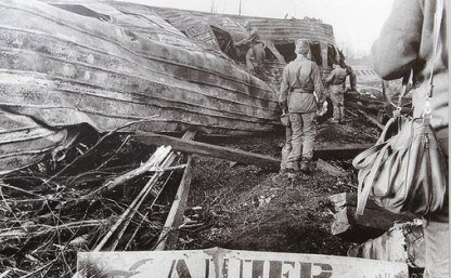 В 23:41 из Уфы выехал скорый поезд №212 Адлер – Новосибирск. В 0:51 поезд №211 прибыл на станцию Аша. В 1:05 скорый №212 проследовал через перегон Аша - Улу-Теляк по боковому пути.