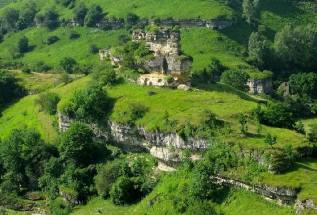 Лермонтовская скала в кисловодске фото