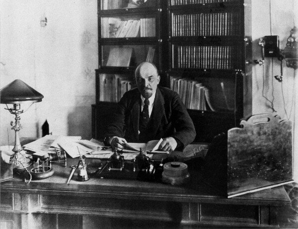 Ленин за работой вреволюционные годы

