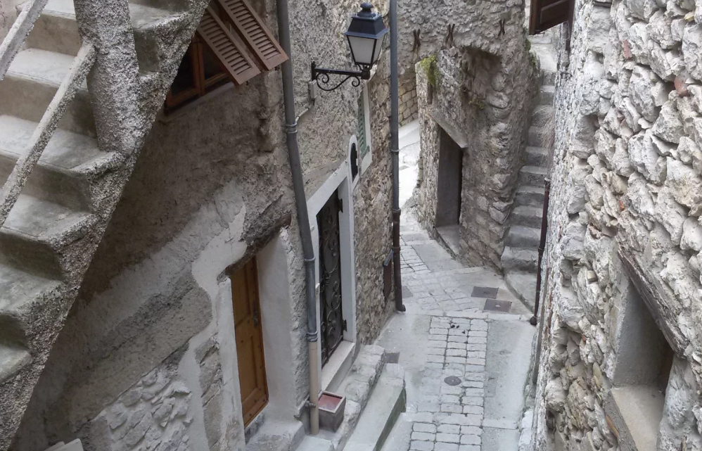 Узкие каменные улочки / Фото: otzyv.ru 