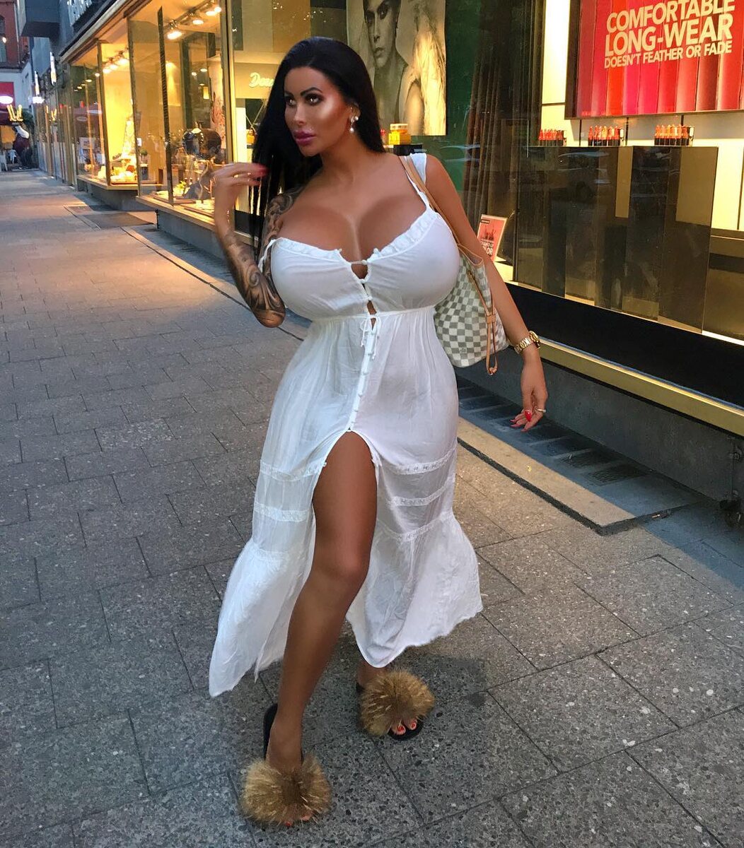 Источник: https://www.instagram.com/real.barbie.of.berlin/