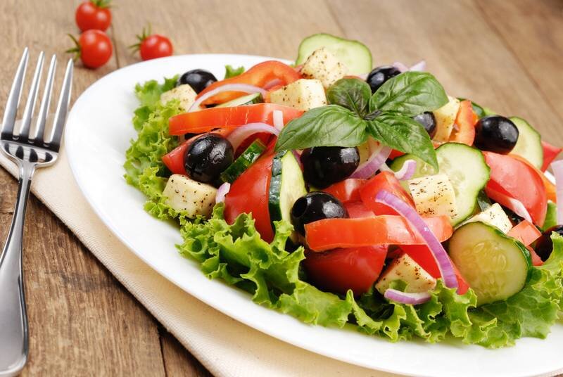Греческий салат: классический рецепт с фетой и оливками - the Вкусно