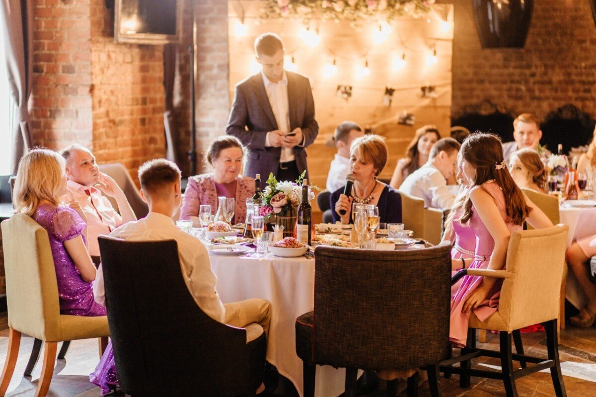 Фотография: украшение зала от студии Decor club в шоу-баре "Центральный"