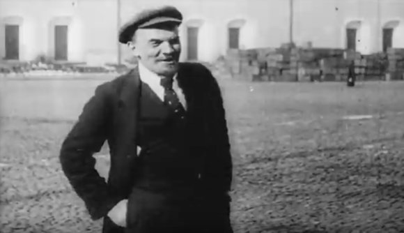 кадр из фильма «Годовщина революции», реж. Дзига Вертов, 1918 г.