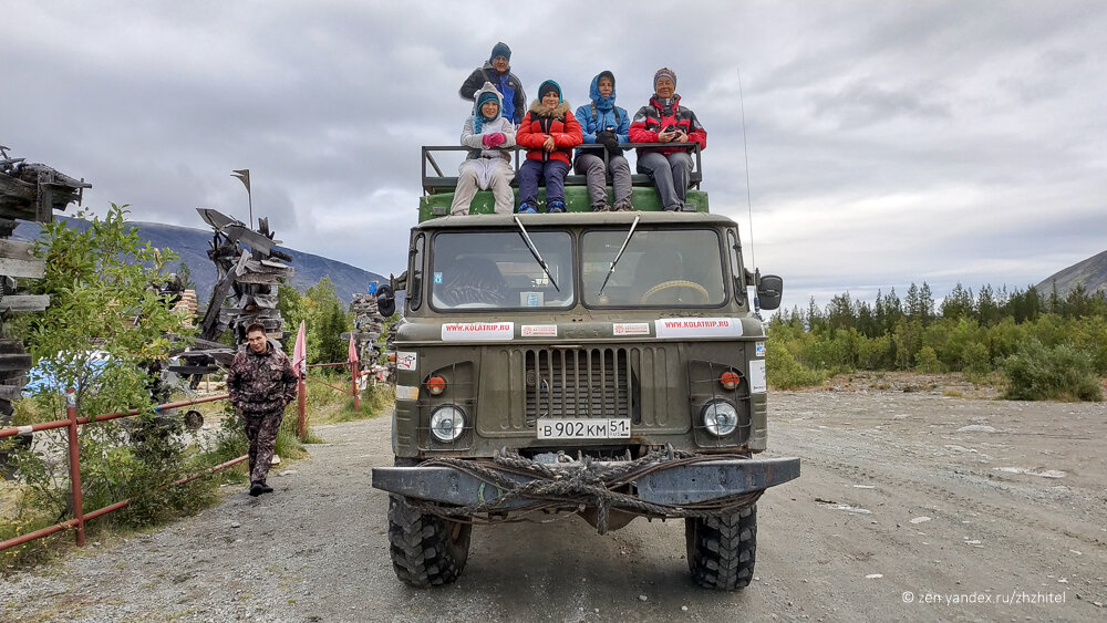 На крыше ГАЗ-66