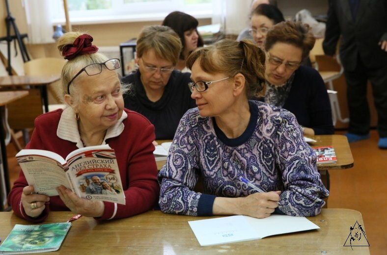 Если не знаете какой язык изучать, то учите английский. Этот язык уж точно пригодится в быту)