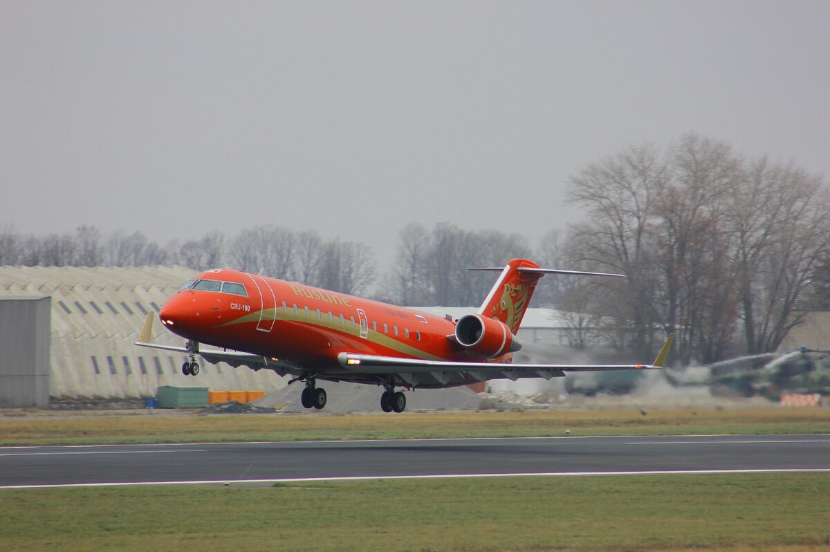 CRJ-100 в фирменной ливрее Rusline. Фото с официального сайта авиакомпании