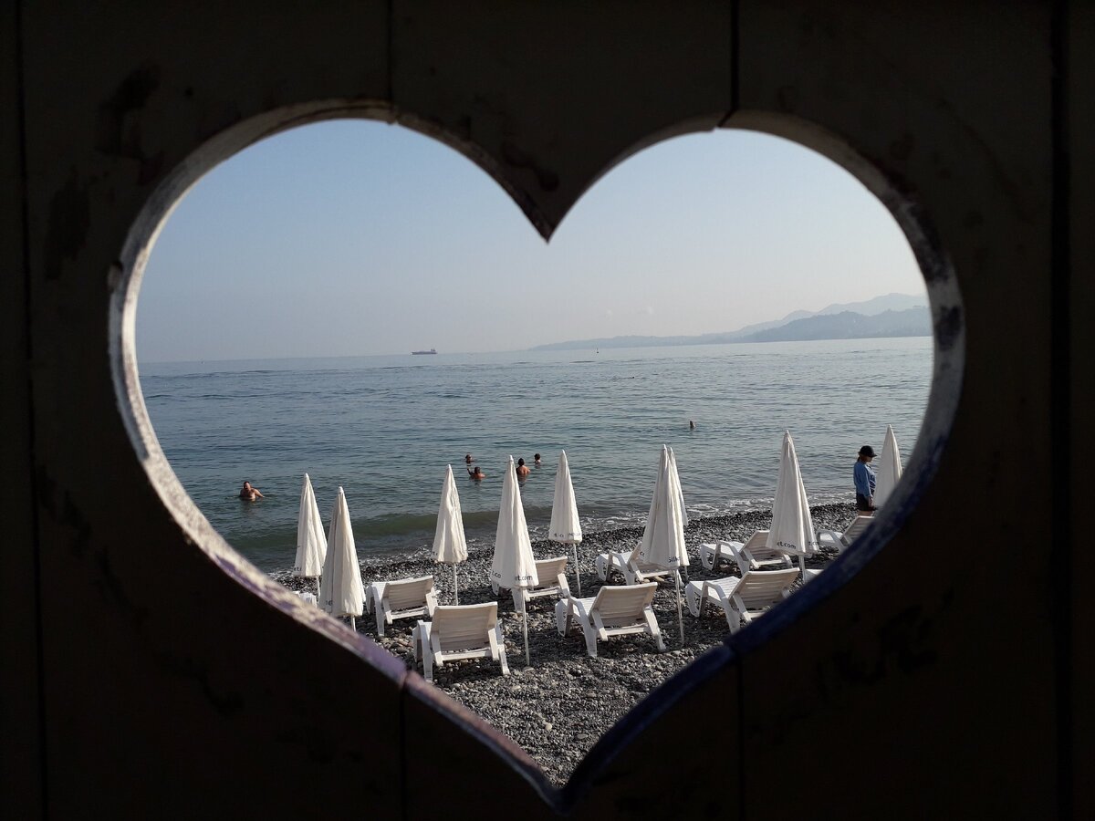 Взгляд из кабинки для переодевания на Чёрное море))     photo Natasha Mazurina