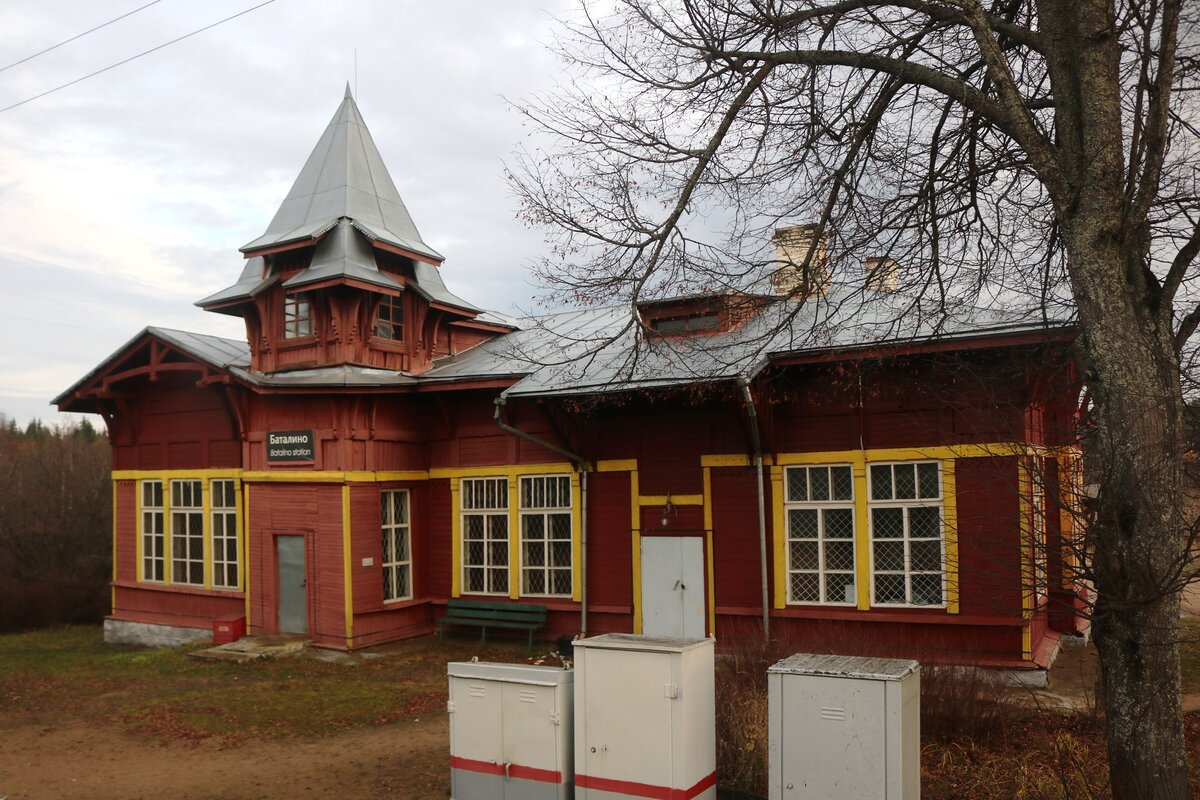 В России есть два ретро-поезда под паровозом. Чем они отличаются и какой выбрать