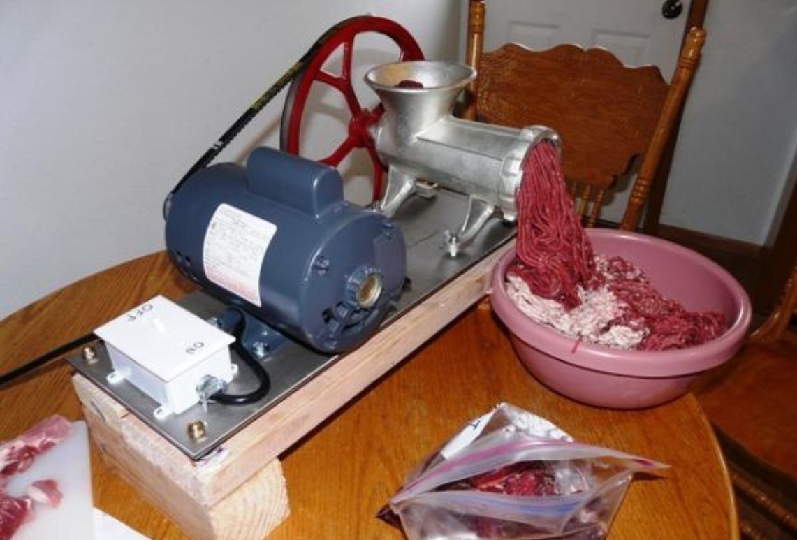 Нож для ручной мясорубки. Советская мясорубка электрическая. Как сделать электрическую мясорубку. Гранулятор из мясорубки мерзлякова. Как сделать электрическую мясорубку.