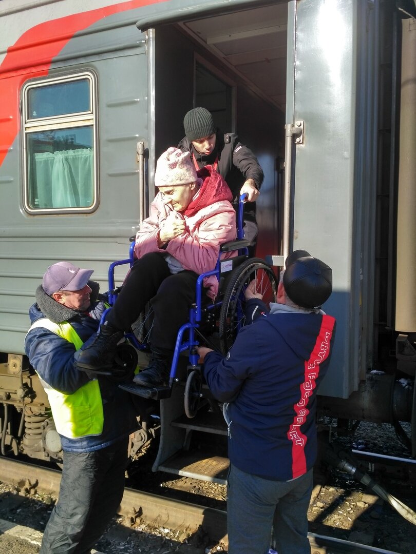 Поездка для маломобильного человека — дело непростое, нужны помощники!