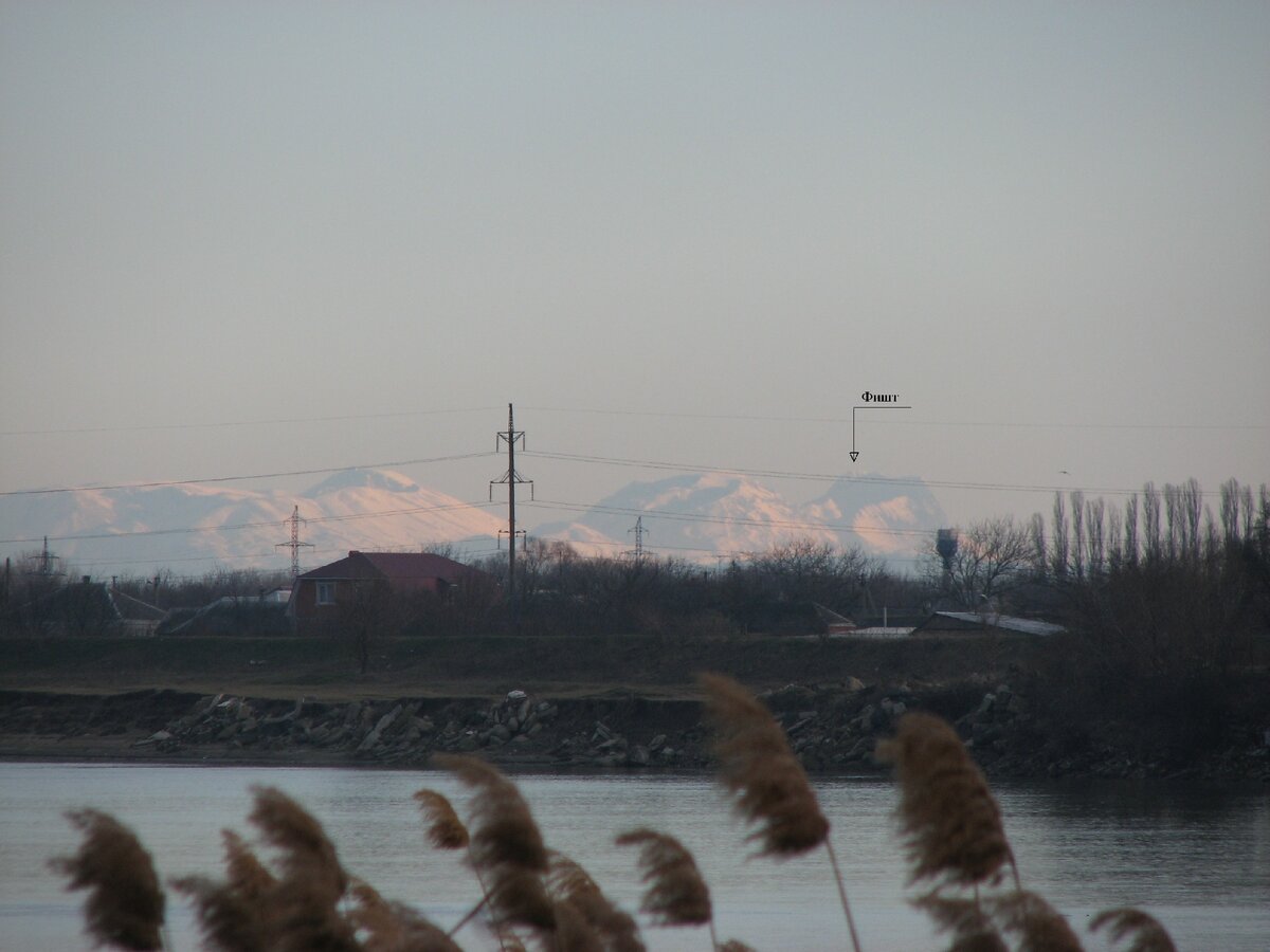 Вид с берега реки Кубань.