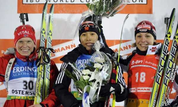 06.12.2008. Спринт, Эстерсунд: 2. Тора Бергер; 1. Ван Чун Ли; 3. Магдалена Нойнер.