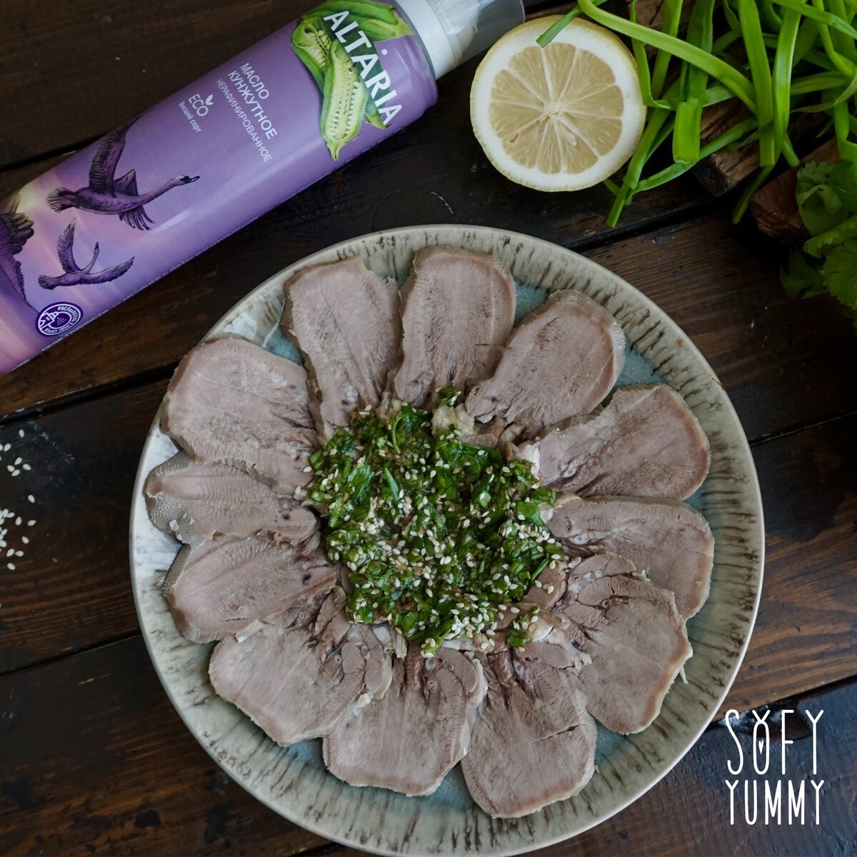 Именно кунжутное масло придает соусу азиатскую нотку