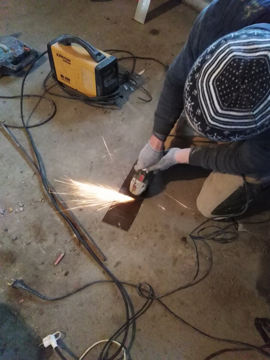 Зачистка металла. 